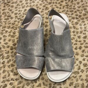 Johnston & Murphy Women's Metallic Sandals